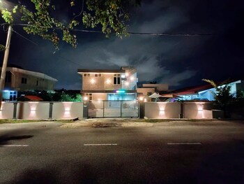comfy tok sira home kuantan 5 br