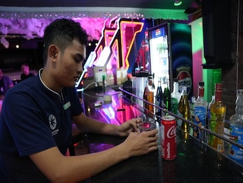 hangover hostel patong