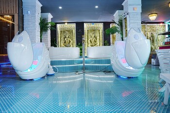 hangover hostel patong