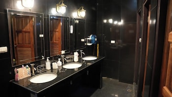 hangover hostel patong