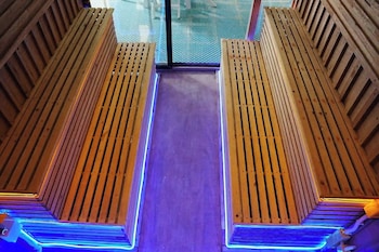 hangover hostel patong