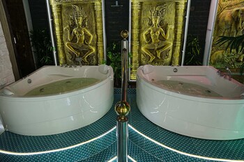 hangover hostel patong