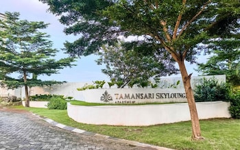 comfy 1br apartment at tamansari skylounge makassar