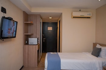 warm and minimalist studio no kitchen at great western apartment