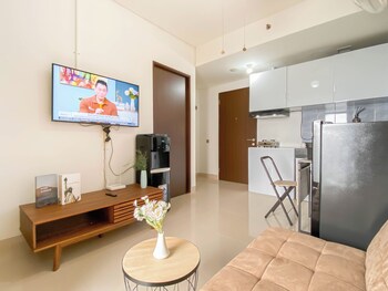 Cozy And Spacious 2Br Apartment At Transpark Cibubur,,2 star