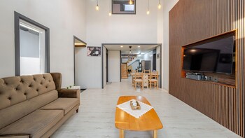 yeonorang park pool villa in pohang