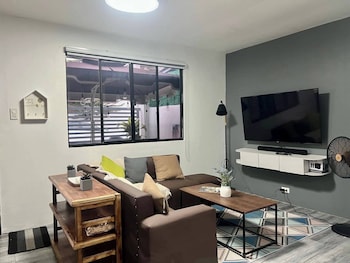 Cozy Holiday Home In San Pablo City For Groups Of 8-10,,3 star