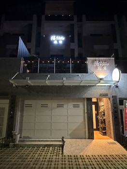Hidden Villa,,2 star