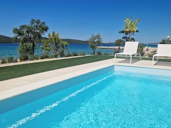 Amadria Exclusive Beach Villa,,4 star