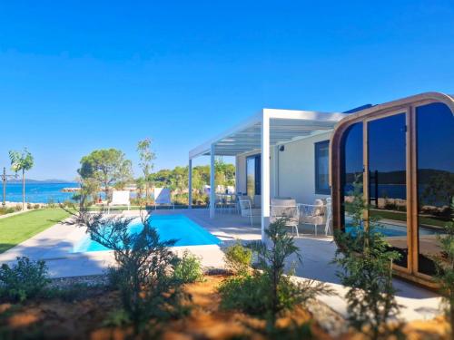 amadria exclusive beach villa