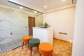 u by z hotels seshadripuram