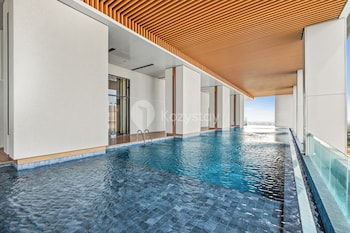 the smith luxury skyview apartments