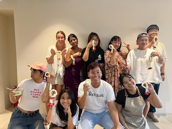 beat warii hostel at chaophraya river
