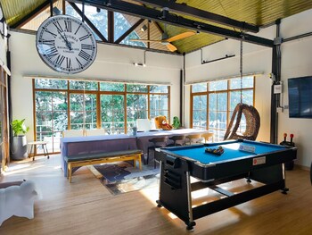 moon in 9 haus cafe and villas