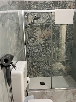 The Central Rock Inn Camere Con Bagno Privato Self Check In,,0 star