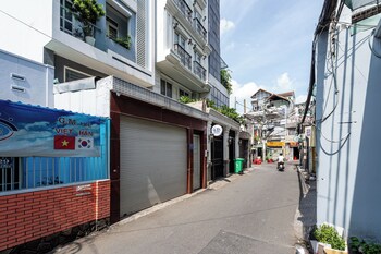 otis apartment 33 tran ke xuong rooftop view