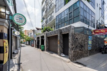 otis apartment 33 tran ke xuong rooftop view
