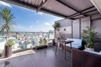 otis apartment 33 tran ke xuong rooftop view
