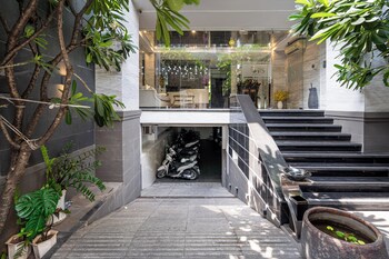 otis apartment 33 tran ke xuong rooftop view