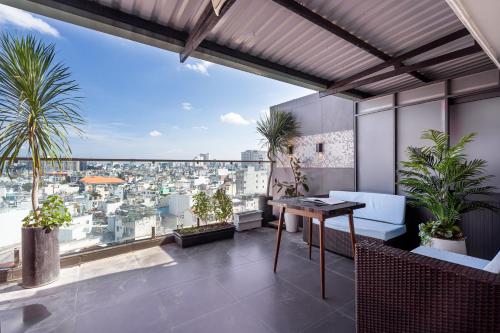 otis apartment 33 tran ke xuong rooftop view
