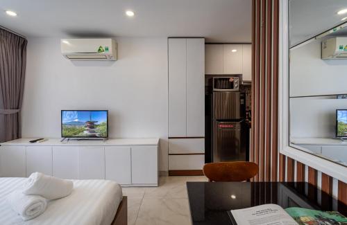 otis apartment 33 tran ke xuong rooftop view