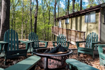 2 bedroom cabin hot tub fireplace ps5