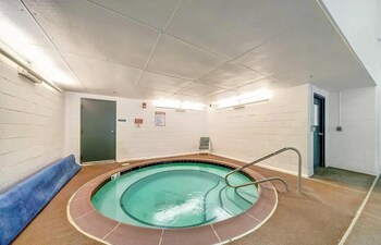 2-Bedroom Cabin Hot Tub Fireplace Ps5,,2 star