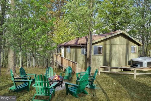 2 bedroom cabin hot tub fireplace ps5
