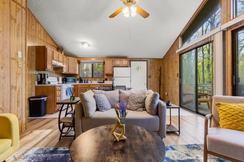 2 bedroom cabin hot tub fireplace ps5