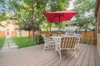 spacious old town home walk to dining and culture