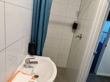 1 Double Beds Studio 95 Aquirus Drive,,2 star