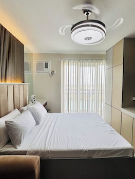 Modern Condo Room With City View,,2 star