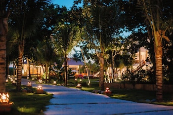 charm hon rom villas resort