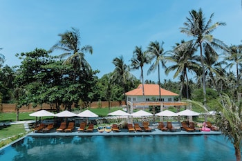 charm hon rom villas resort