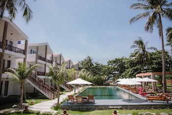 charm hon rom villas resort