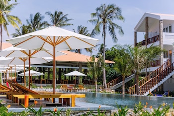 charm hon rom villas resort
