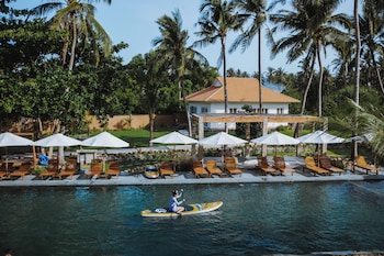 charm hon rom villas resort