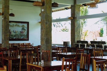 charm hon rom villas resort