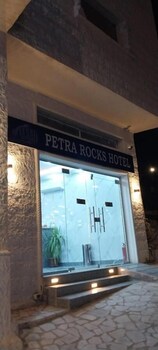 petra rocks hotel