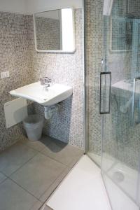 Meet Gardalake Hostel,Lake Garda>>Castelnuovo Del Garda,1 star