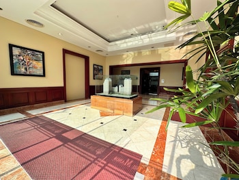 free pool the manor luxury condotel