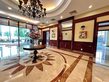 Free Pool The Manor Luxury Condotel,,4 star