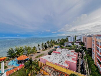 Kuzuri Kwetu Beachfront Apartments,,4 star
