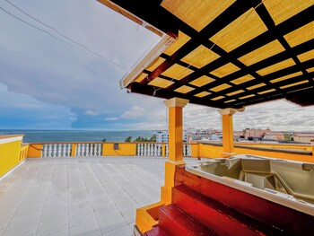 Kuzuri Kwetu Beachfront Apartments,,4 star