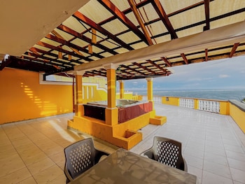 kuzuri kwetu beachfront apartments
