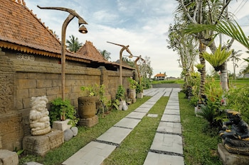 kubu cemcem mesari private villas