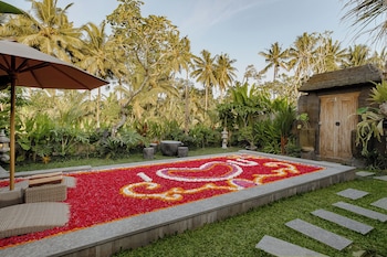 kubu cemcem mesari private villas
