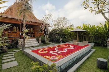 kubu cemcem mesari private villas