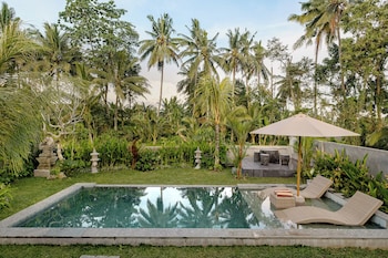 kubu cemcem mesari private villas