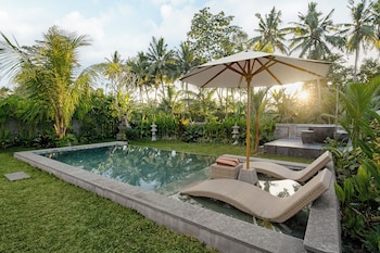 kubu cemcem mesari private villas